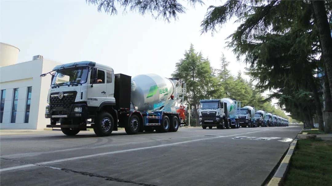 馭風(fēng)而行，中集車輛15臺(tái)新能源攪拌車駛?cè)牒?，繪就荊楚生態(tài)長(zhǎng)卷